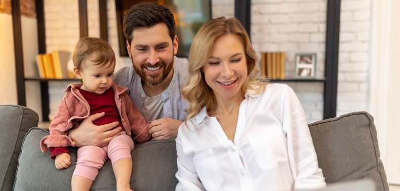 Guide complet du babysitting à domicile : Comment trouver et employer une babysitter